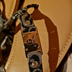 Guess flip flops size 9